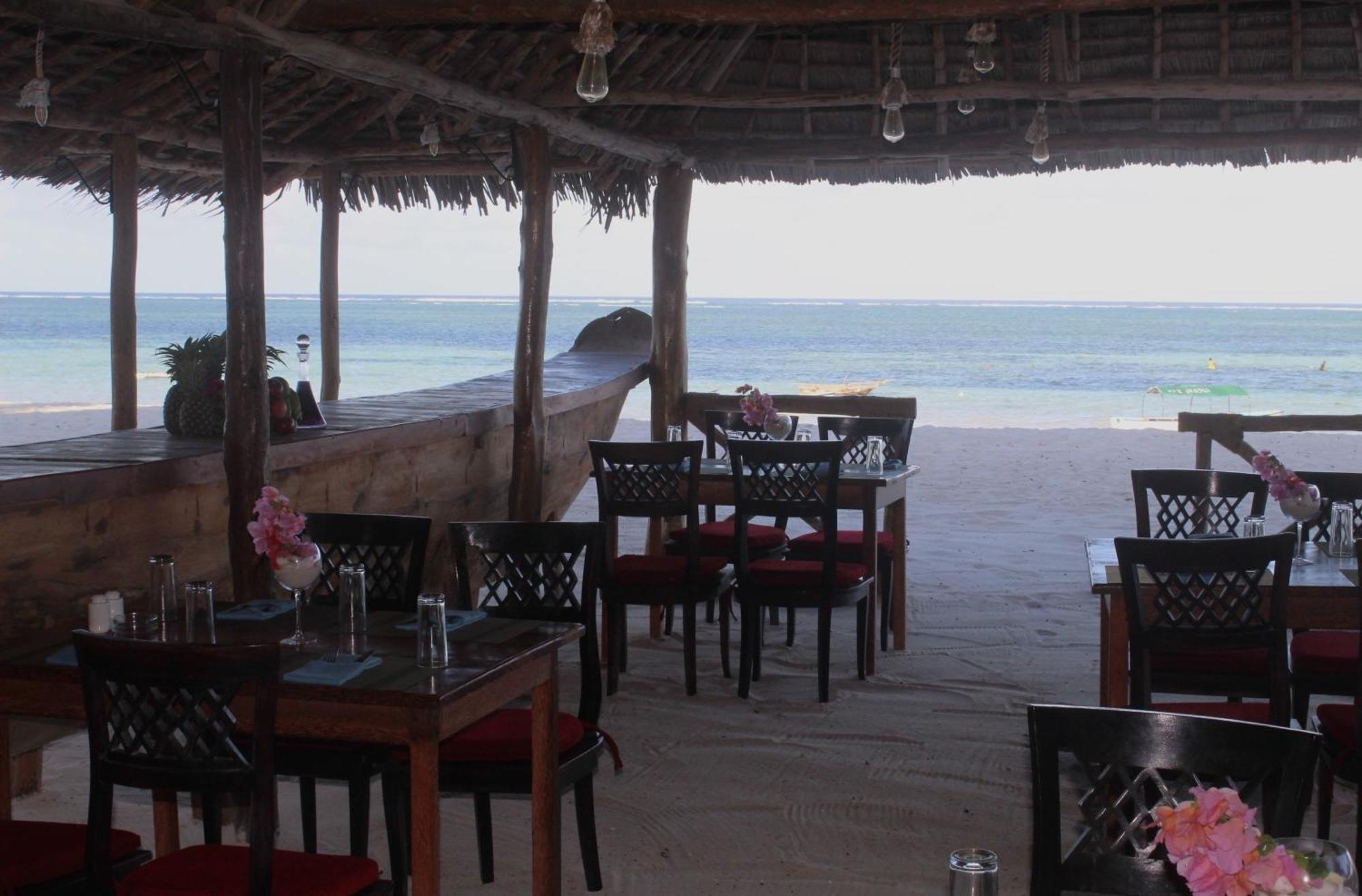 Bianco Azzurro Hotel & Restaurant Pwani Mchangani Kültér fotó